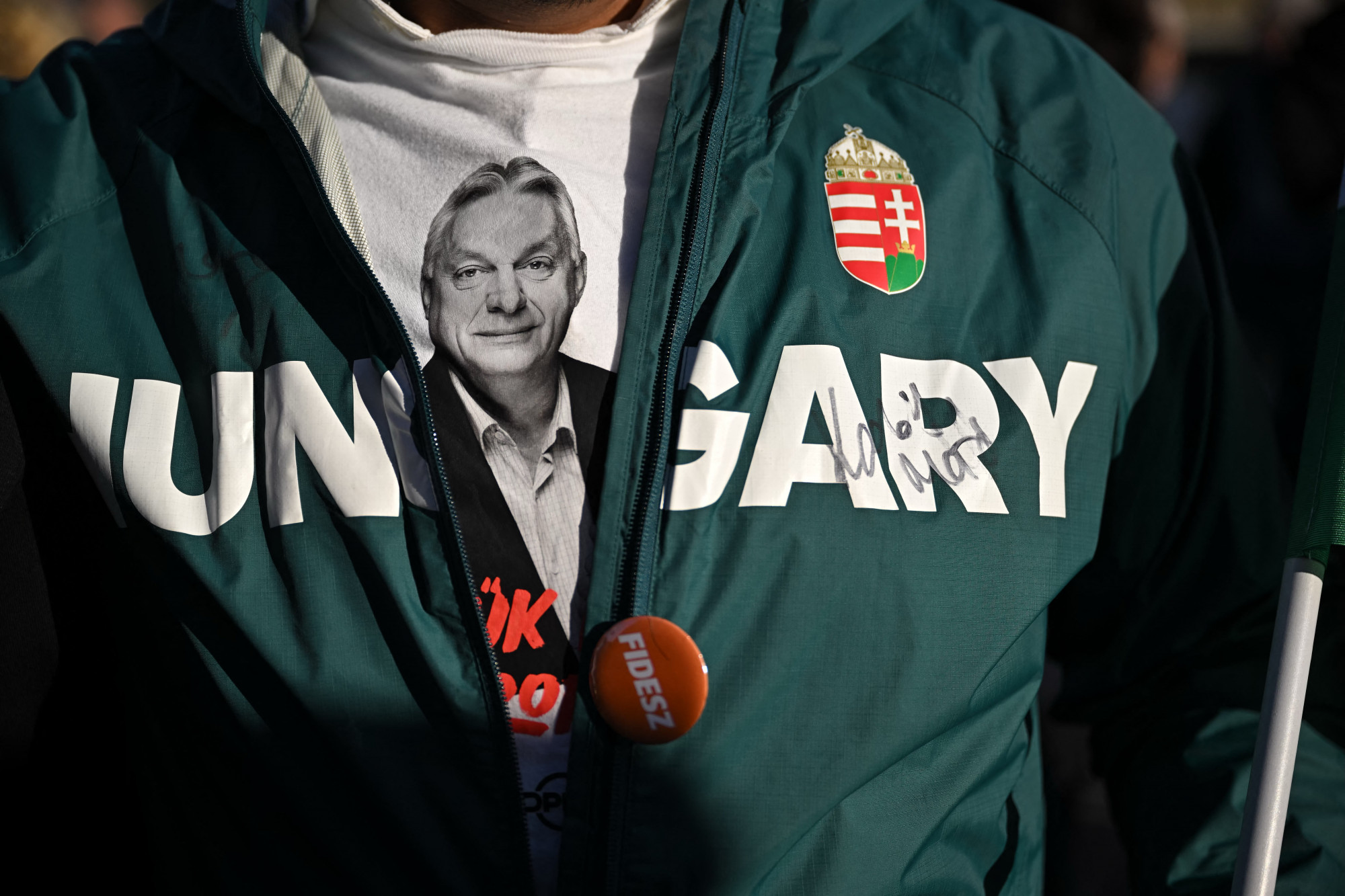 A külföldi lapok szerint Orbán ma bukhat