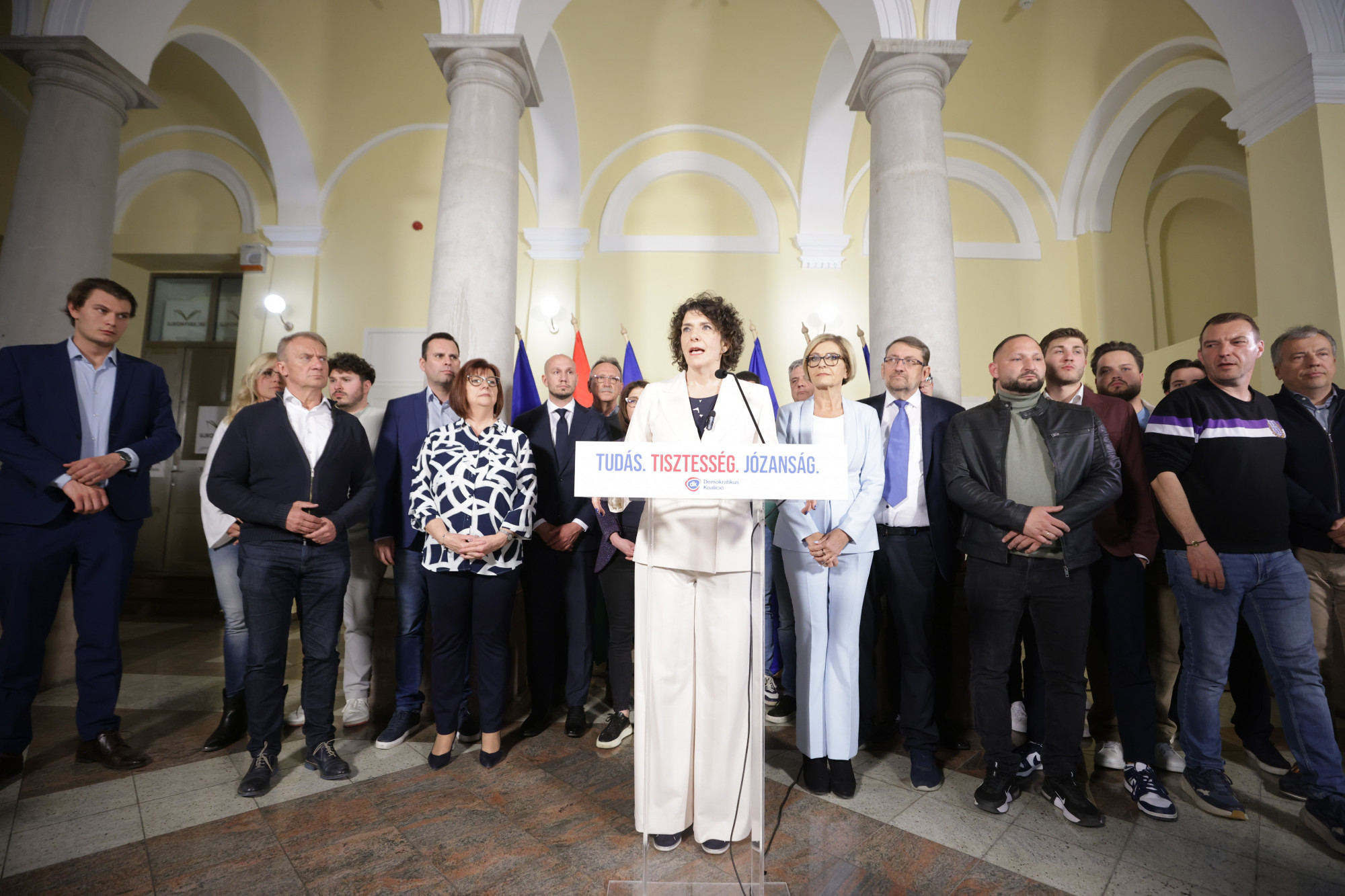 Így omlott össze a DK