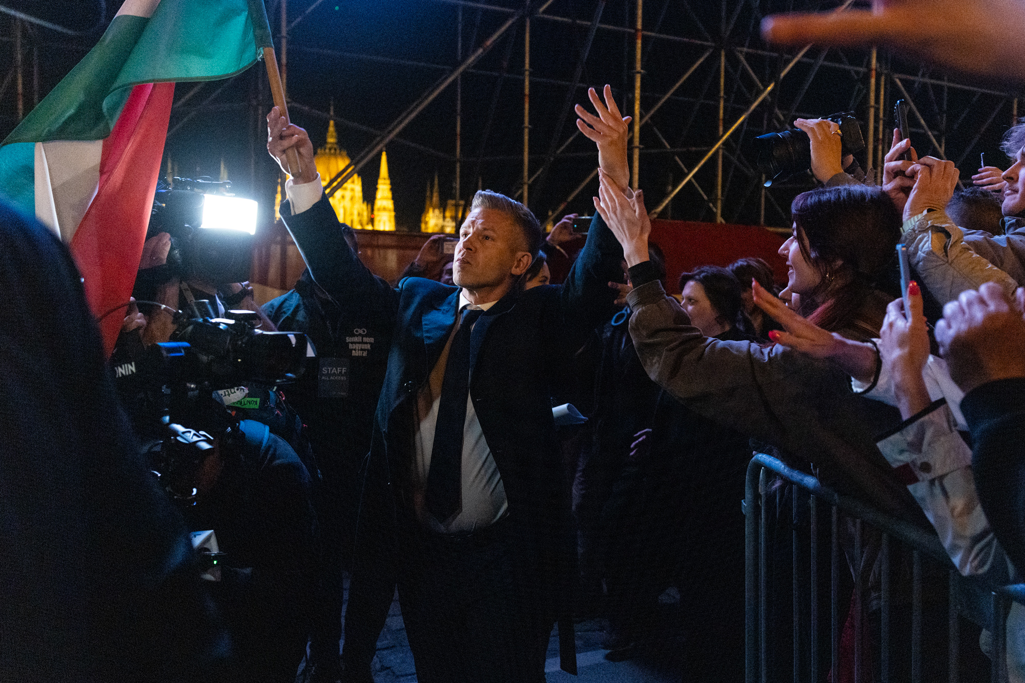 Képeken a Fidesz történelmi veresége és a tiszás örömünnep