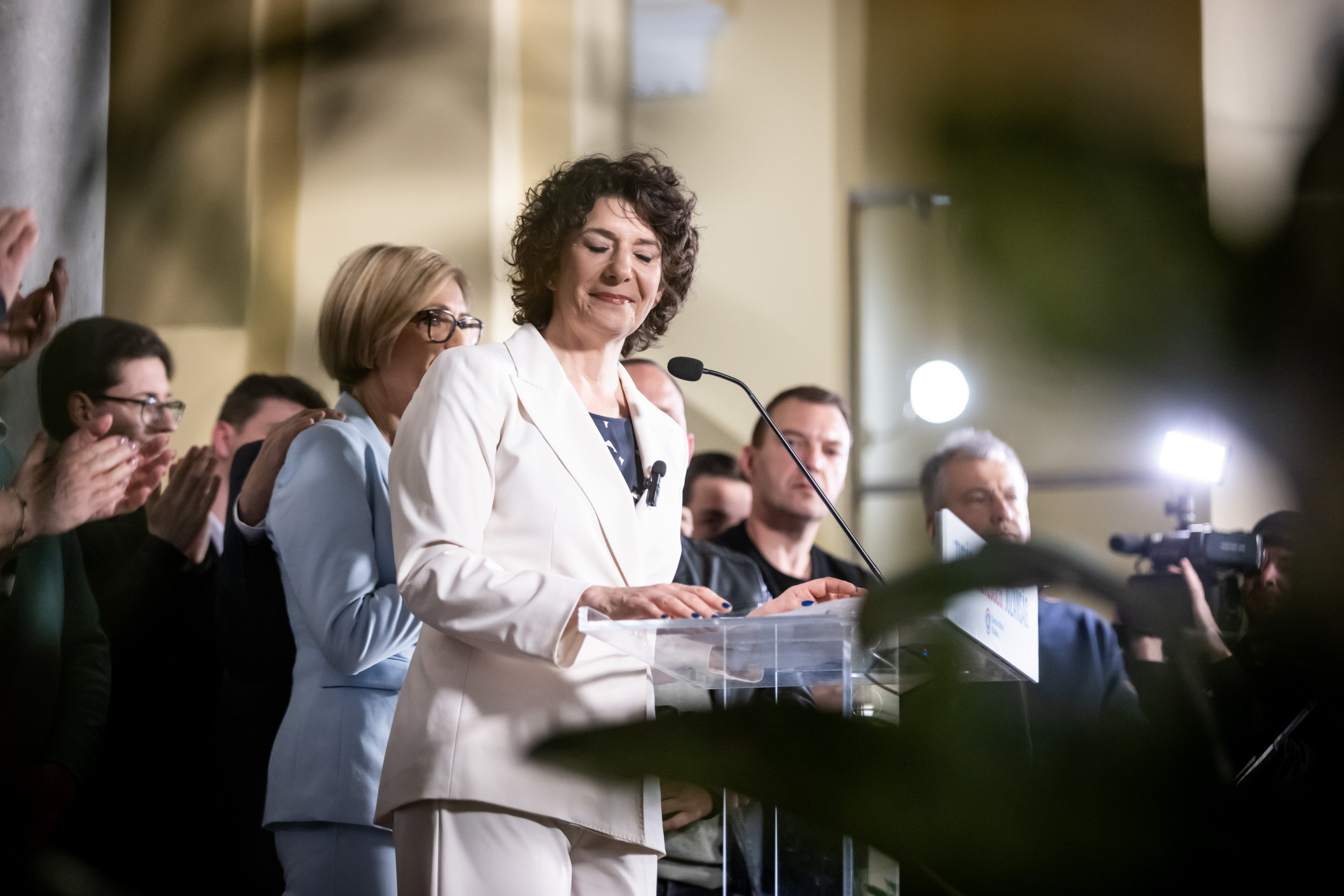 A párt sajtófőnöke azt írja, a „jelenlegi működési formájában” megszűnik a Demokratikus Koalíció