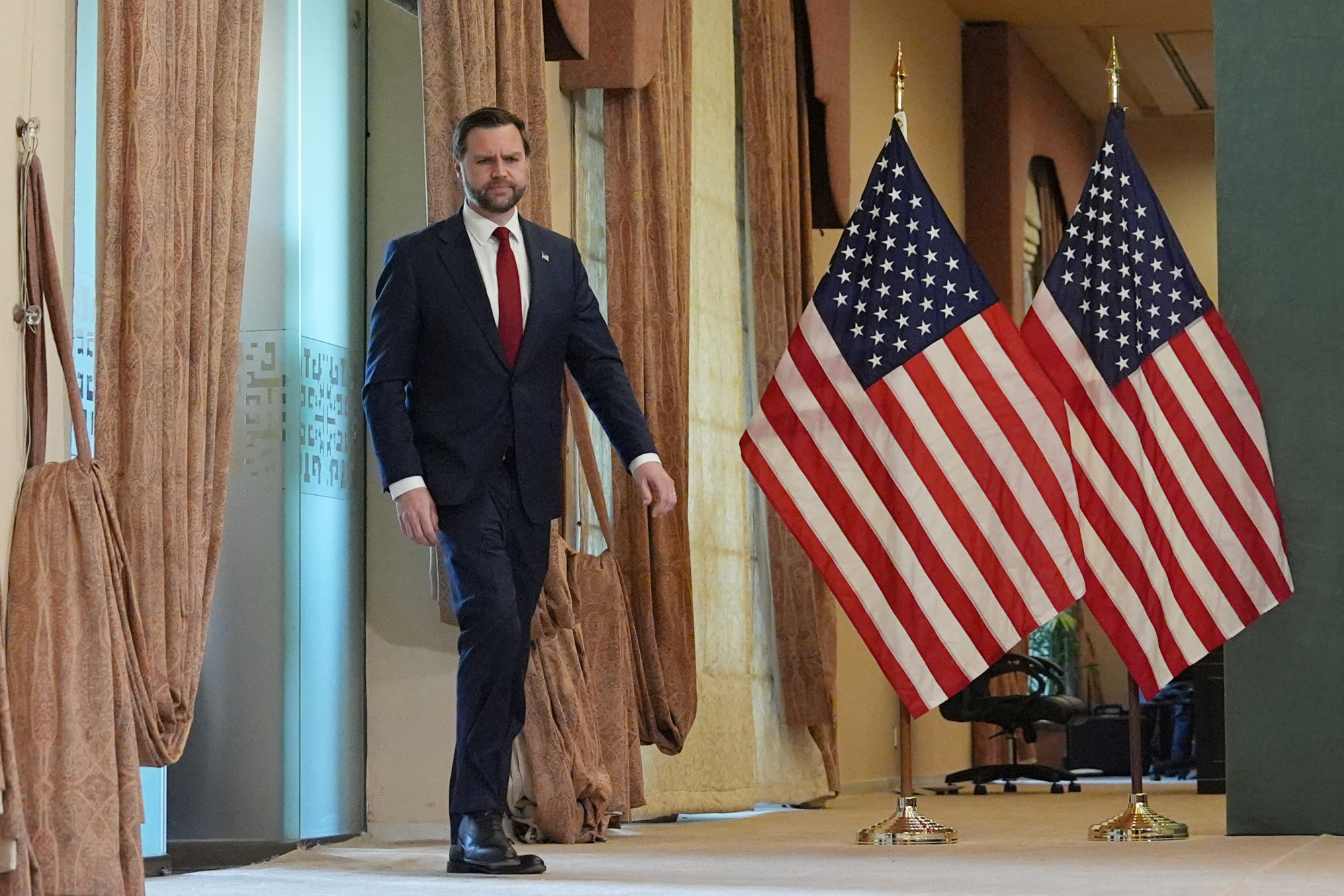 J.D. Vance szerint Iránnak csökkentenie kell az urándúsítást a háború befejezéséhez
