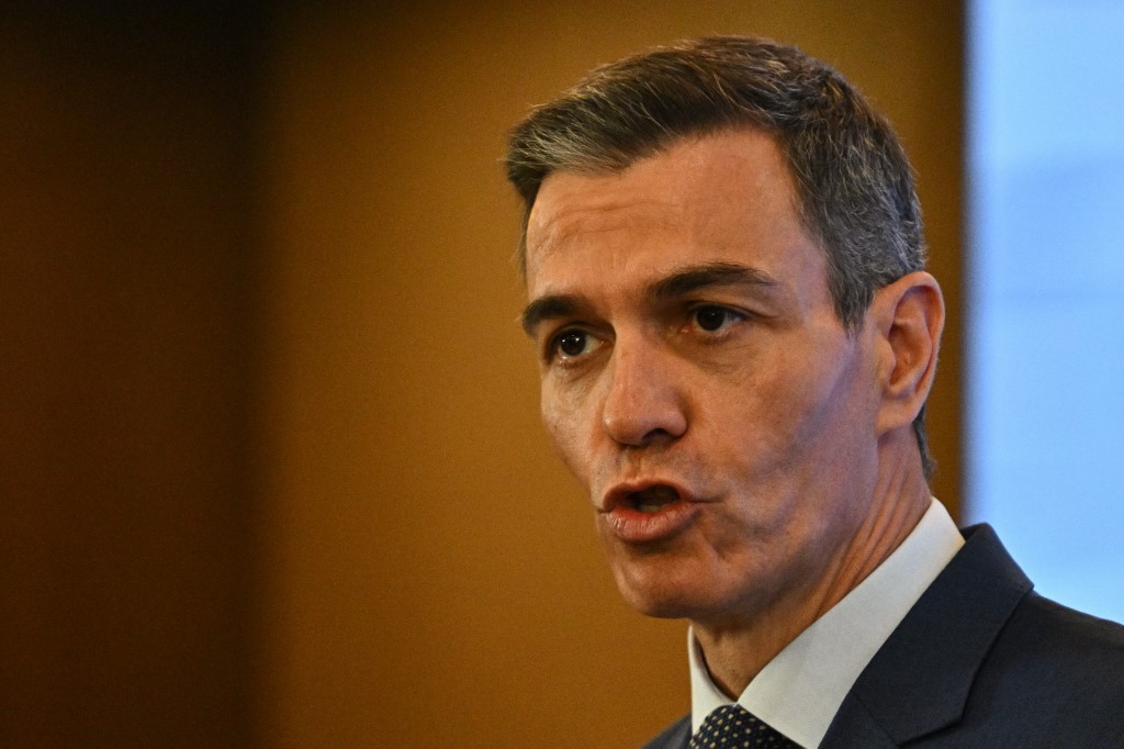 A spanyol kormány úgy döntött, legalizálja félmillió illegális migráns helyzetét