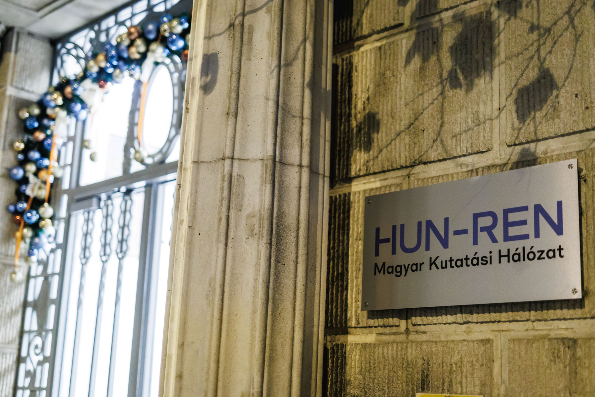 Magyar Hang: Egy Tiborczhoz köthető irodaházba költözik a HUN-REN több részlege