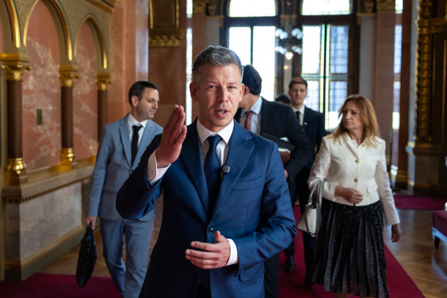 Magyar Péter a Parlamentben