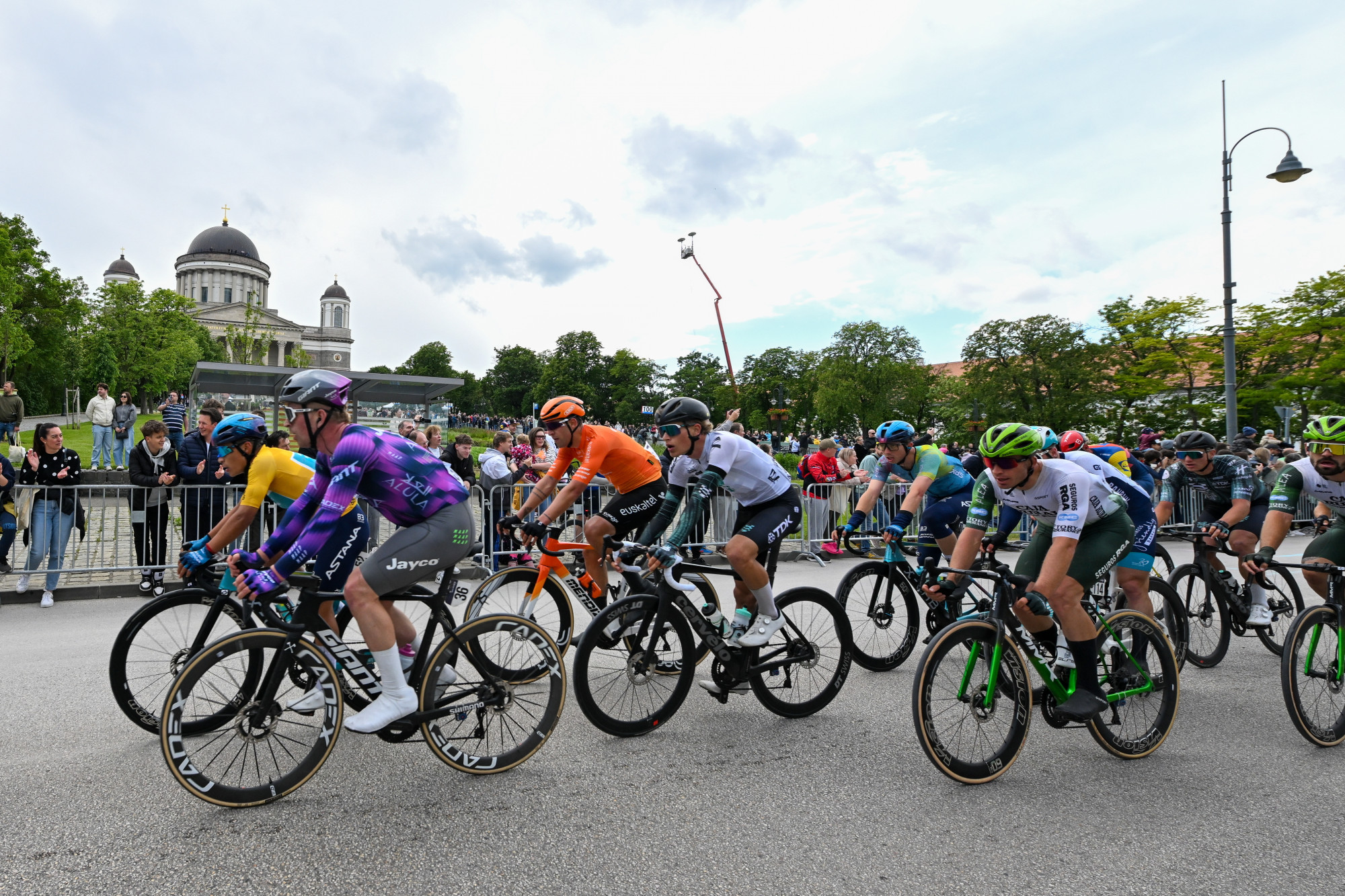 Pozitív doppingtesztet adott az MBH Bank magyar kerékpárosa, az egész csapatot kizárták Tour de Hongrie-ról