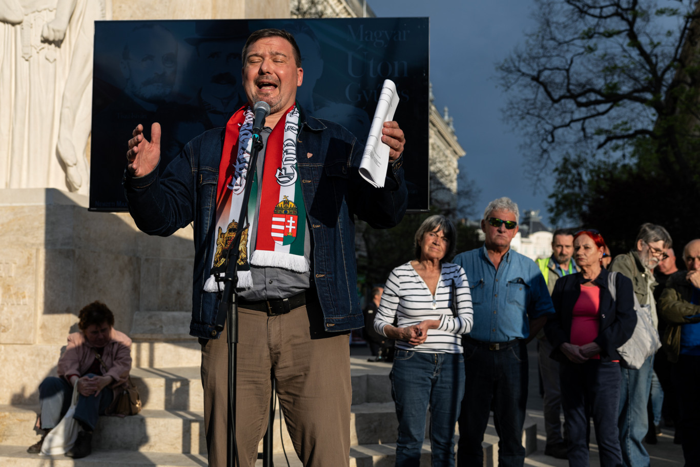 Az első bánatfeldolgozó fideszes rendezvényen már Huth Gergelyt kiáltották ki a legnagyobb magyar hazafinak