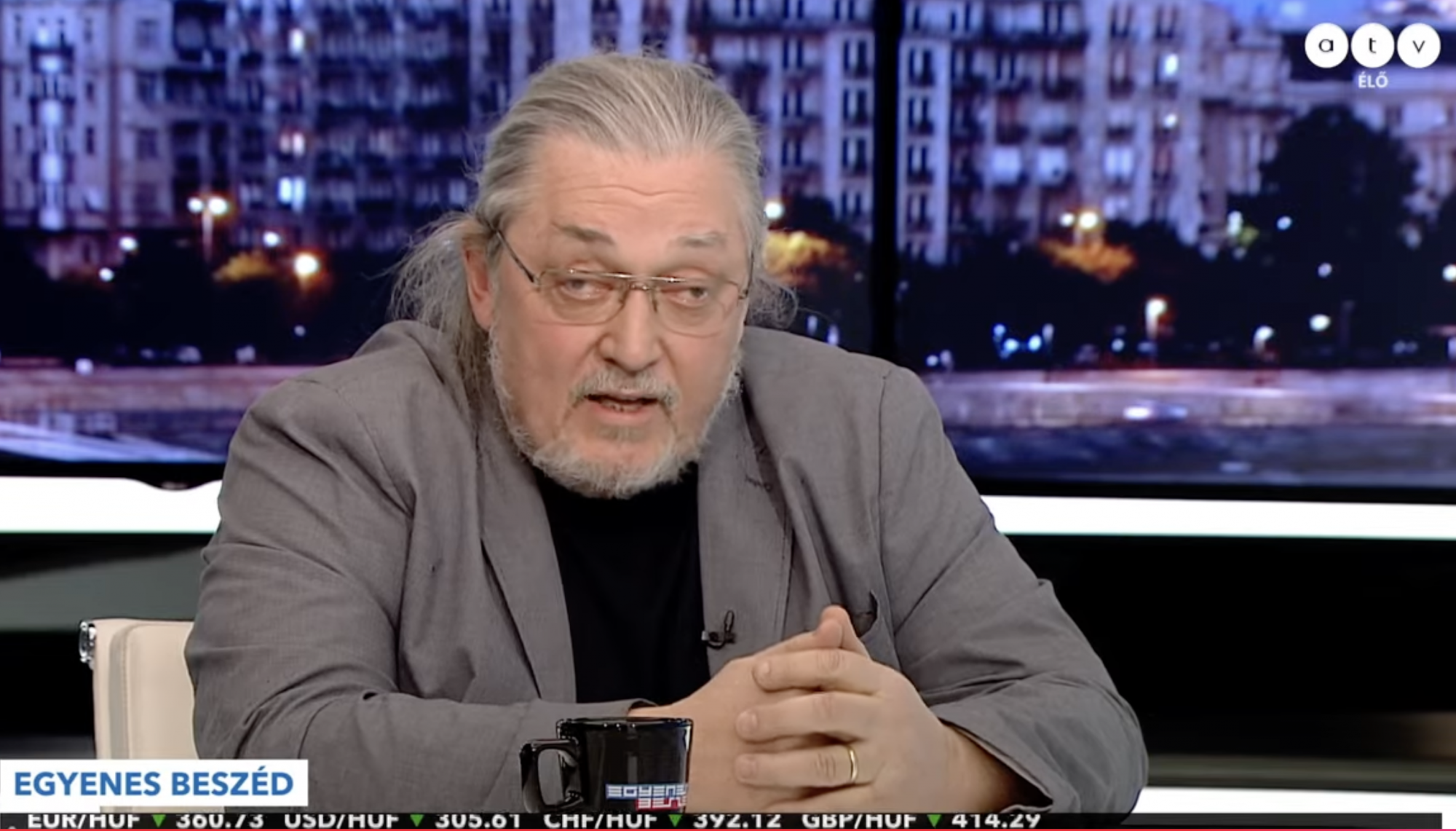 Vidnyánszky Attila szerint a Nemzeti Színházzal végig ellenszélben kellett dolgozniuk, majd rátért Marxra és Engelsre