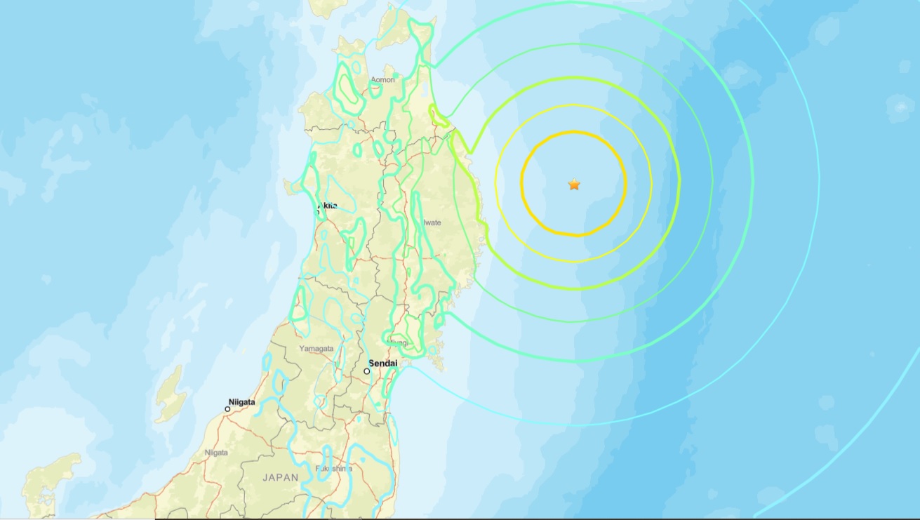 Brutális földrengés után hétfőn cunamiriadót rendeltek el Japánban