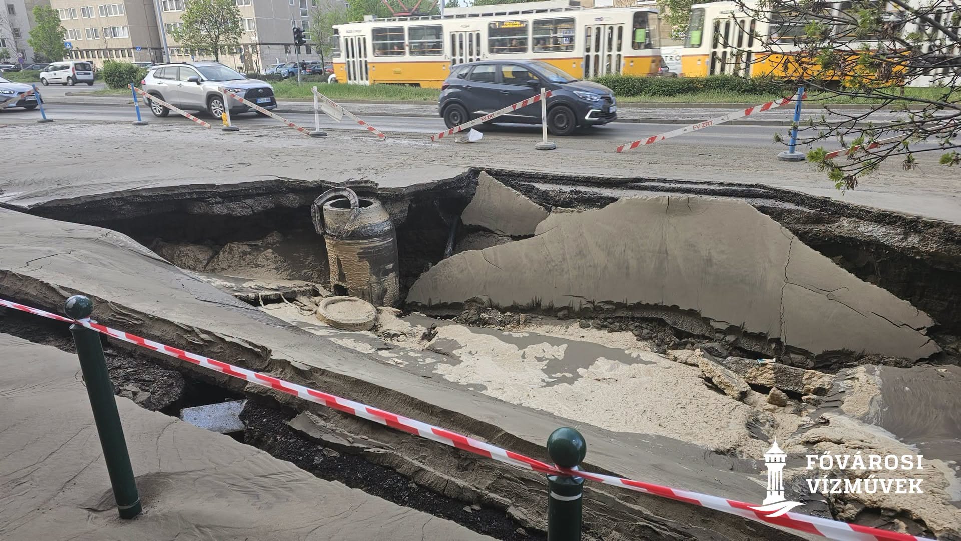 Beszakadt az út a Róbert Károly körúton