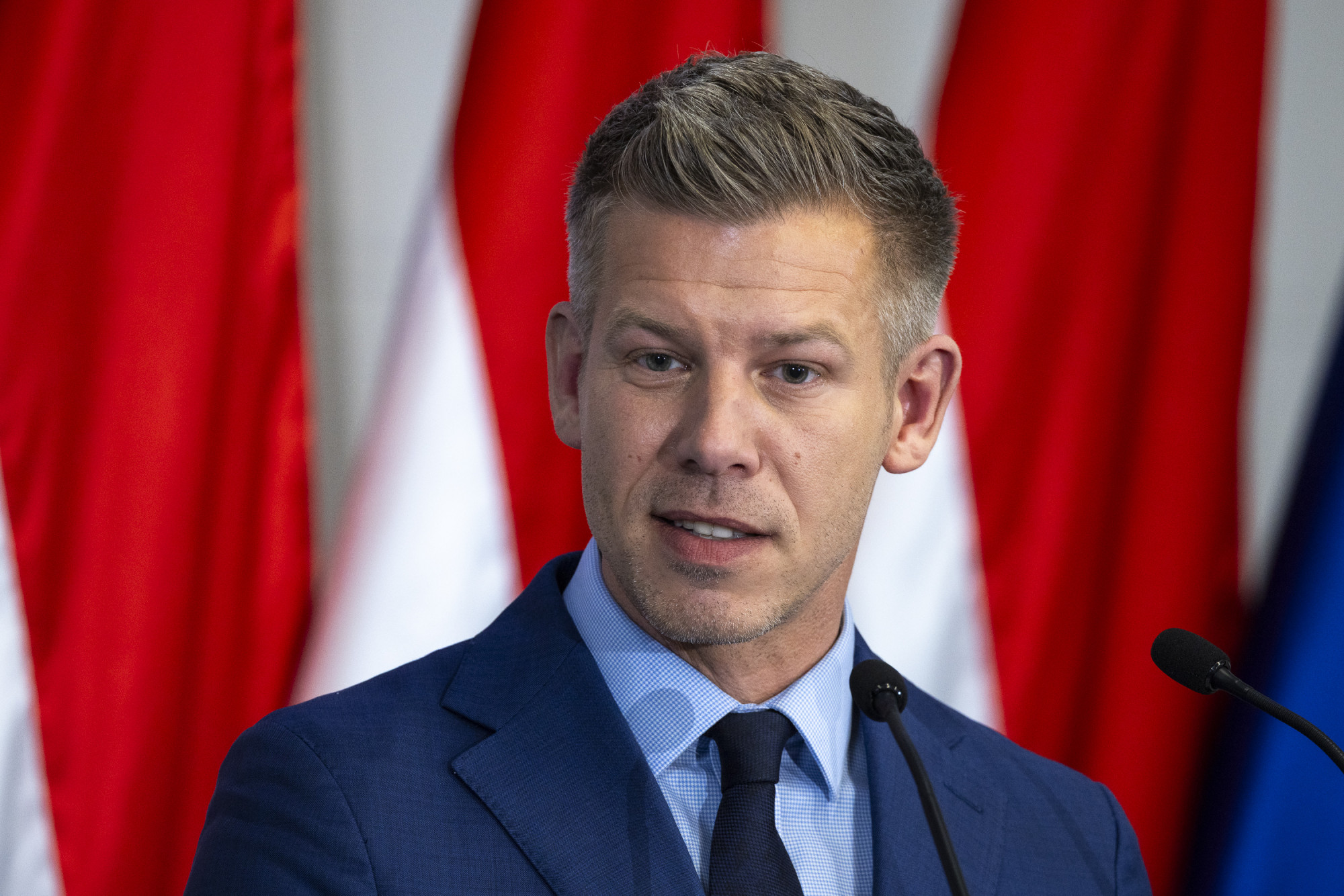 Magyar: A NAV több, Rogán Antal köréhez tartozó nagy értékű utalást felfüggesztett pénzmosás gyanújával