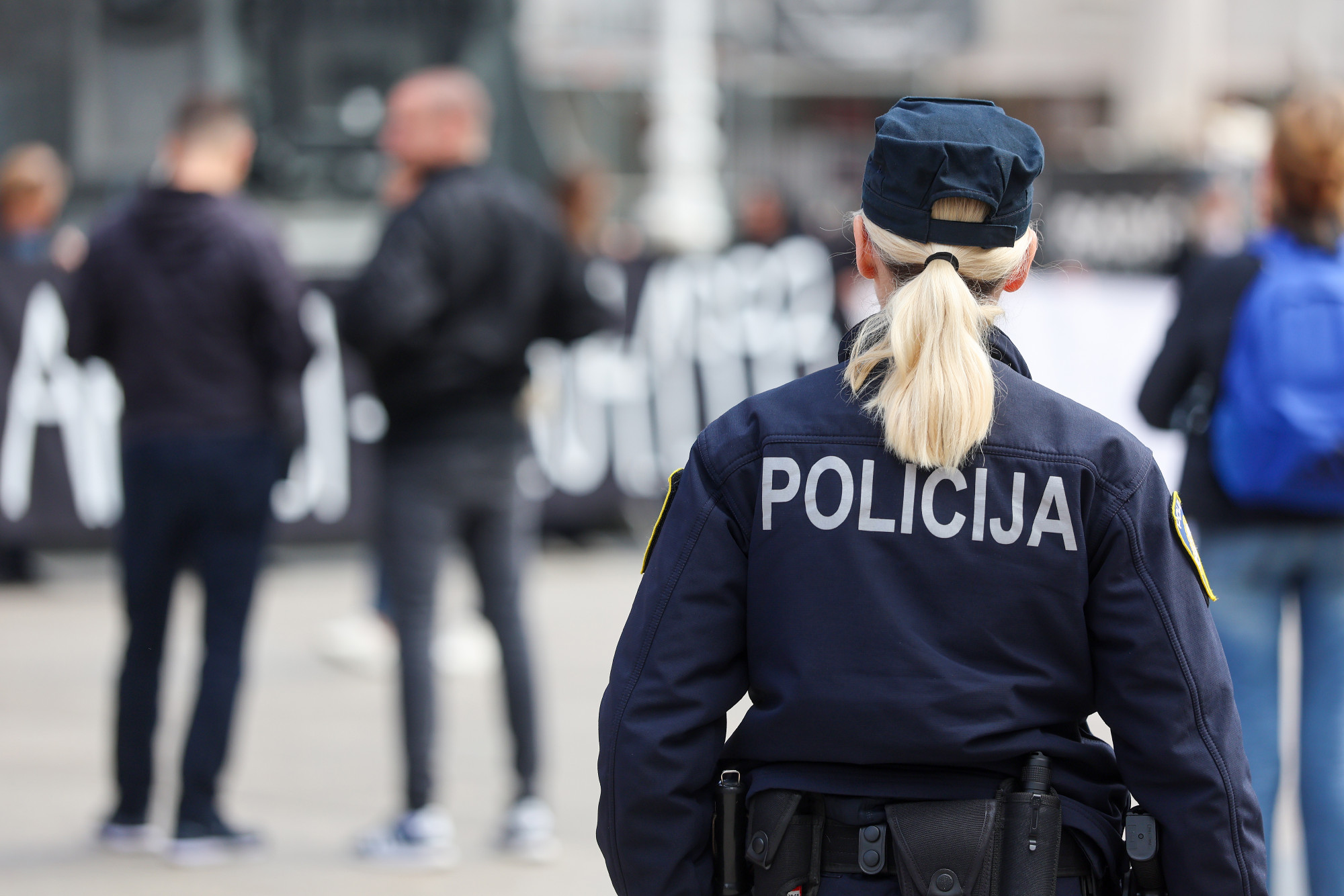 Bombafenyegetések miatt ürítettek ki iskolákat és bevásárlóközpontokat Horvátországban