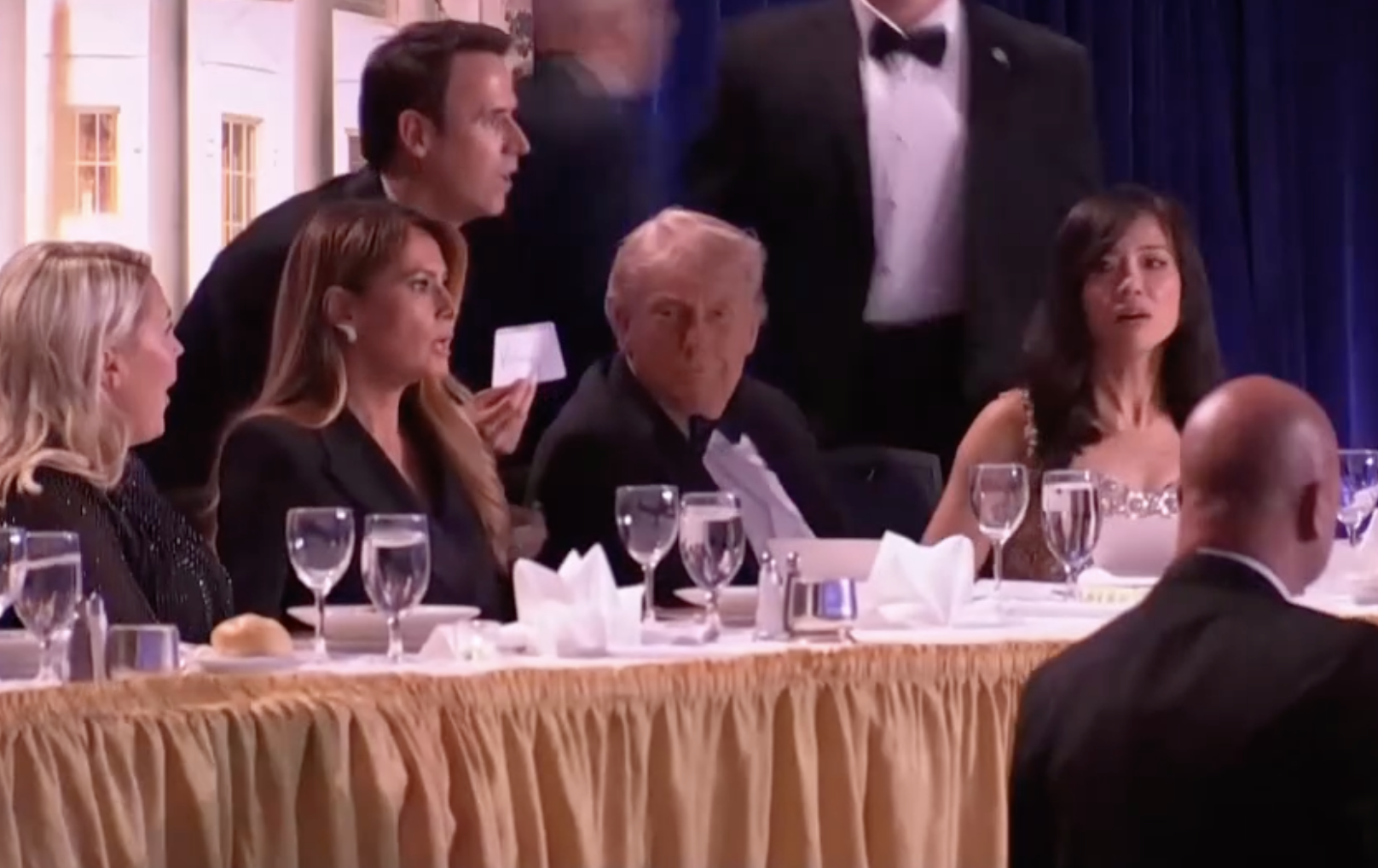 Képeken és videón a lövöldözés a Fehér Ház tudósítói vacsoráján