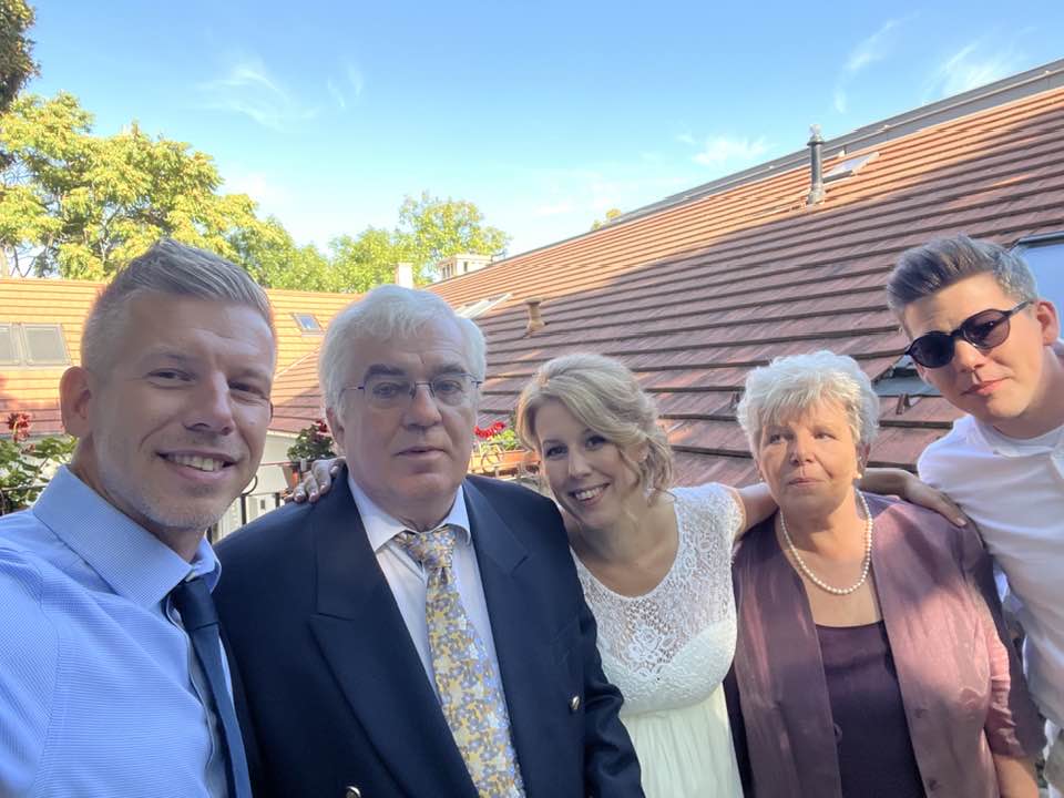 Felfüggeszti bírói tevékenységét Magyar Péter testvére és a sógora
