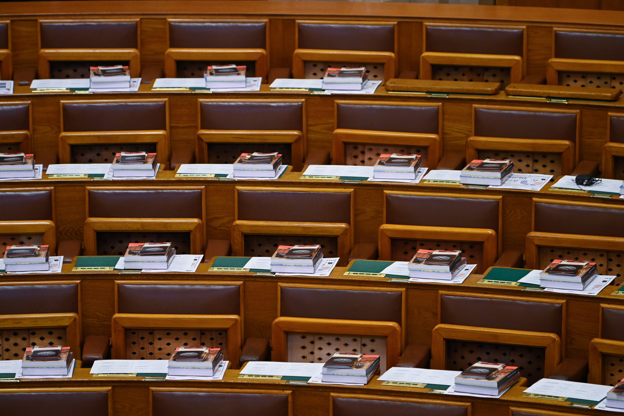 Hétfőn brutális tempóval indul be a parlamenti munka