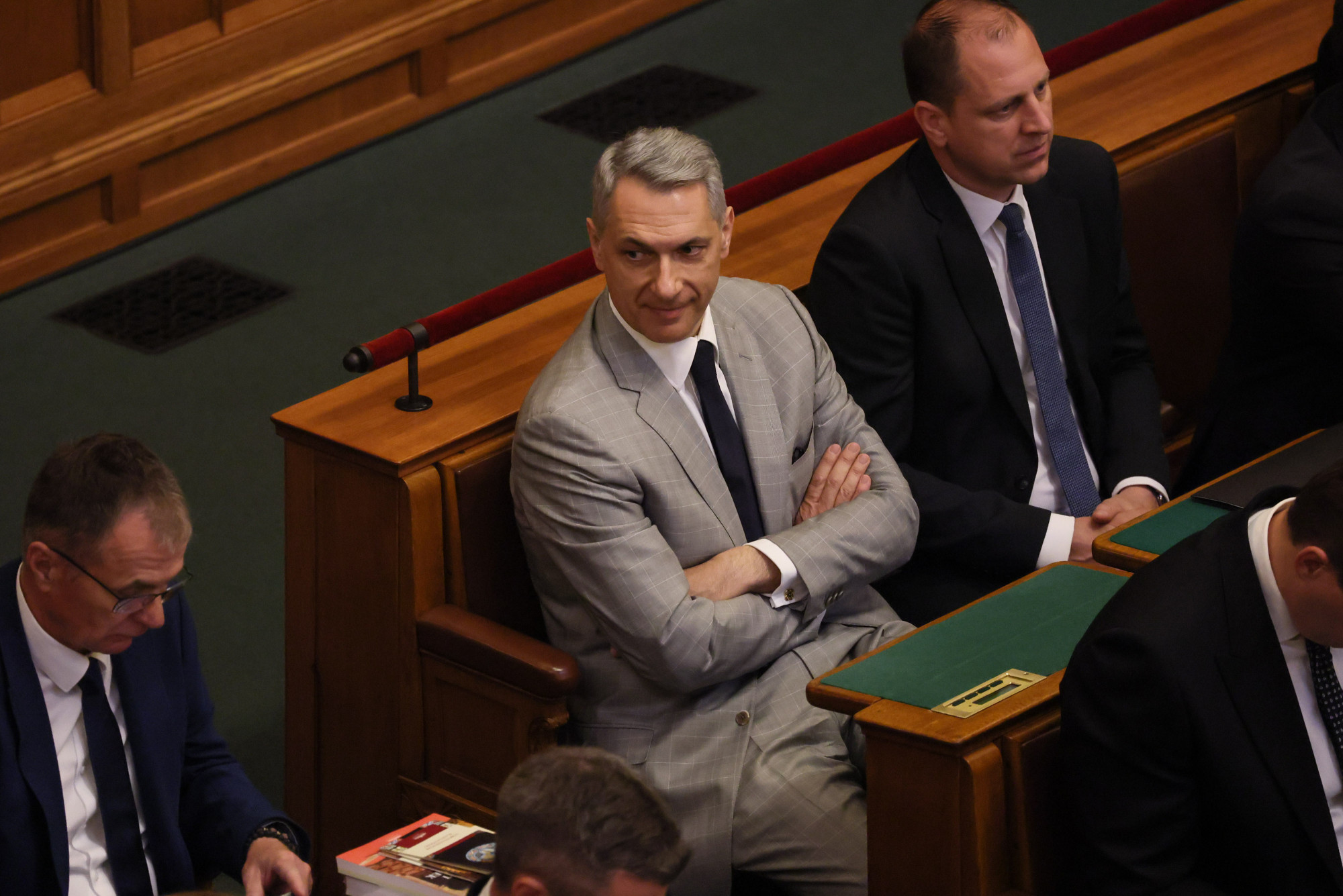 Hétvégi olvasnivalók derűs áramtolvajokról és haragos aranykonvojokról