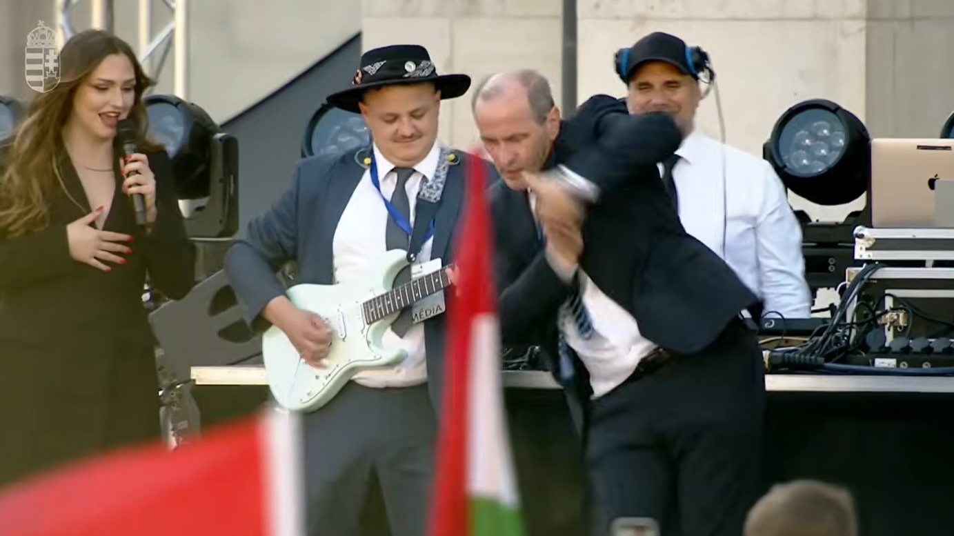 Hegedűs óriásit táncolt megint a Kossuth téren, Jalja már élőben zenélt neki