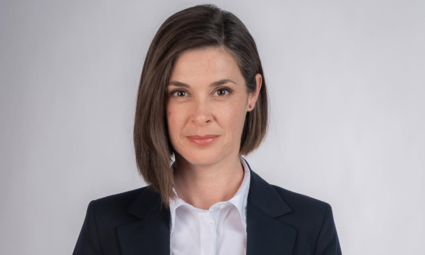 A független sajtó és a kormány viszonya leképezi azt, ahogyan a vezetés a társadalmat kezeli – vallja az egyik új kormányszóvivő, és Vitályos Eszter is reagált a kinevezésekre