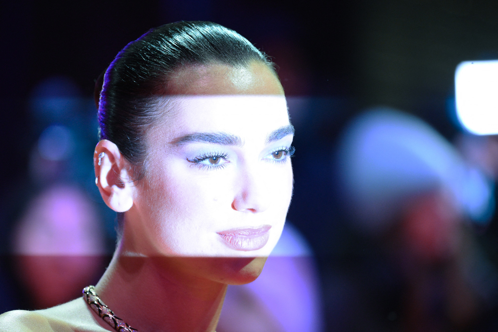 Dua Lipa arca nem eladó: beperelte a Samsungot egy tévécsomagolás miatt