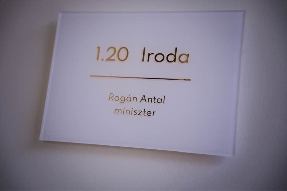 Magyar Péter: „Még jó, hogy Rogán Antal »parasztgyerek és ezért nem tudott...