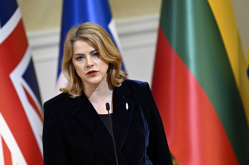 Lezuhant ukrán drónok miatt összeomlott a lett kormány
