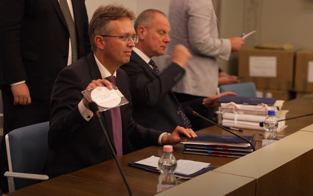 A Fidesz is kirakta a saját videóját az átadás-átvételről