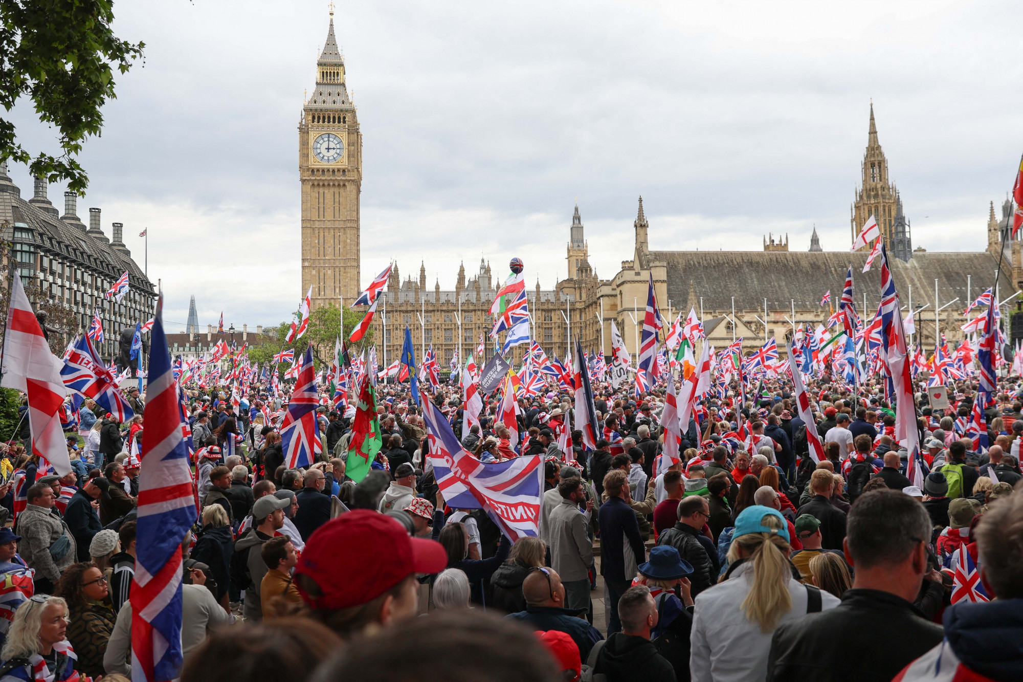 Szélsőjobbos és palesztinpárti tüntetések voltak egyidőben Londonban