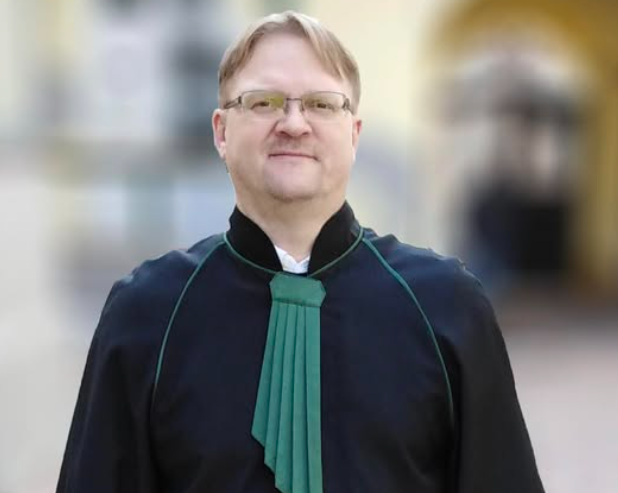 Répássy Róbert önéletrajza: Az ügyvéd, aki elfelejtette a politikai múltját