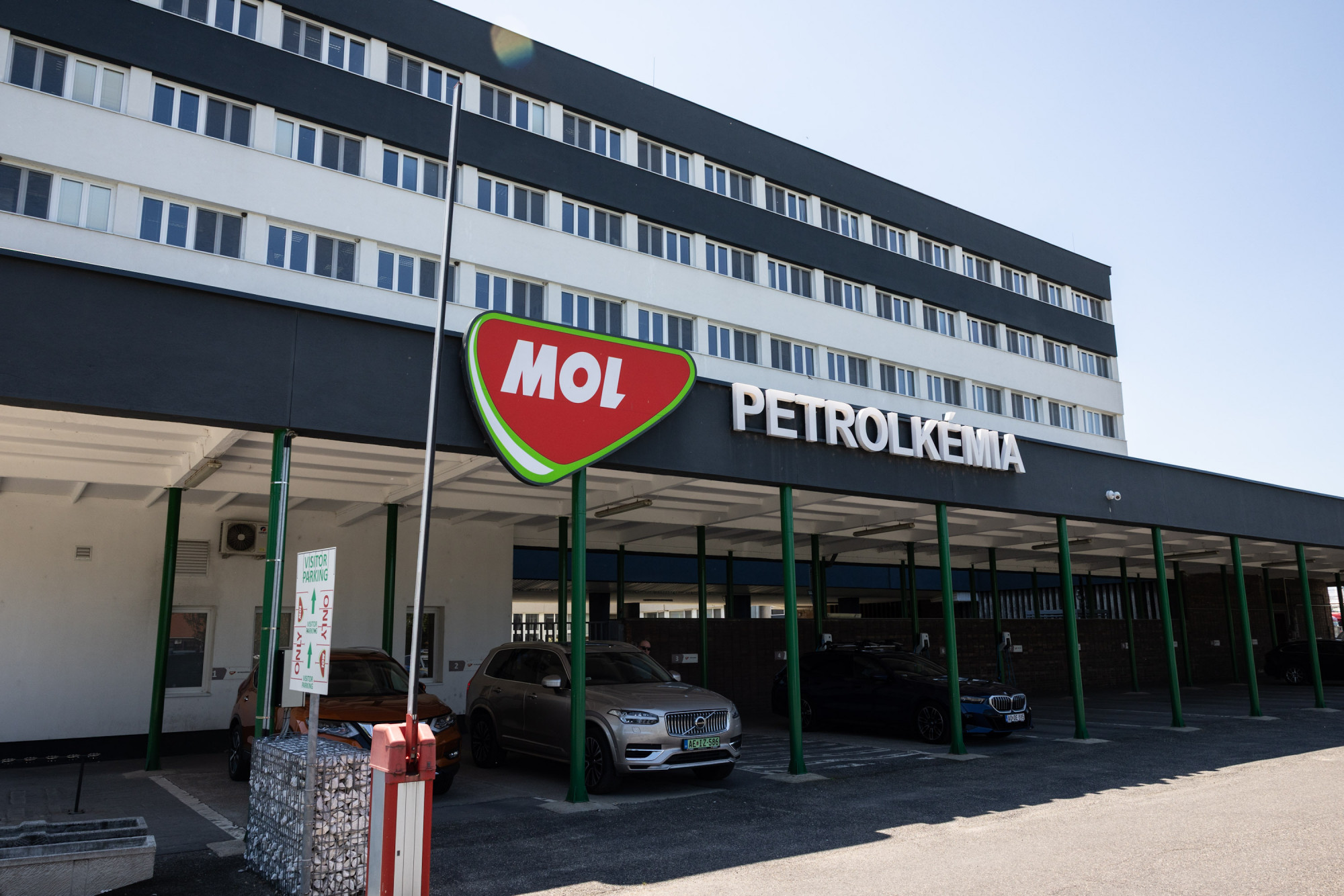 Súlyos biztonsági hiányosságokat találtak a tiszaújvárosi MOL-üzemben, 38 milliós bírságot szabtak ki a halálos robbanás után