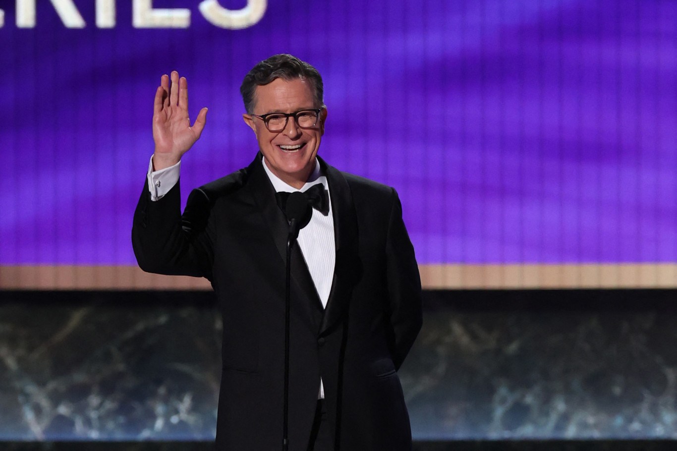 AI-videóban dobta kukába Stephen Colbertet az utolsó Late Show után Donald Trump