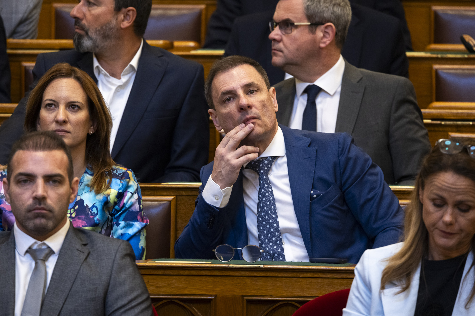 Csibészbecsület és versenyszféra