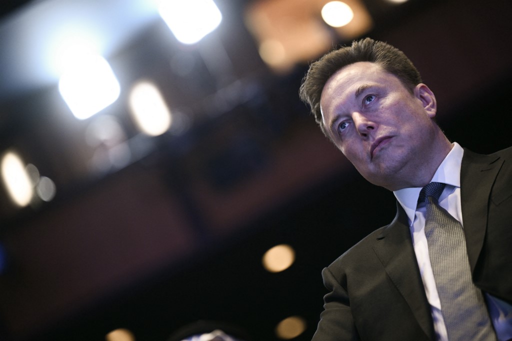 Elon Musk lett a világ első dollárbilliomosa