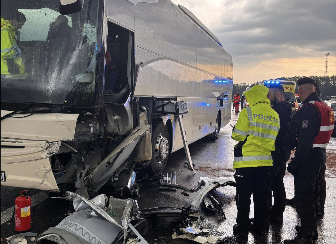 Magyar rendszámú busz szenvedett balesetet Csehország déli részén, 12-en megsérültek