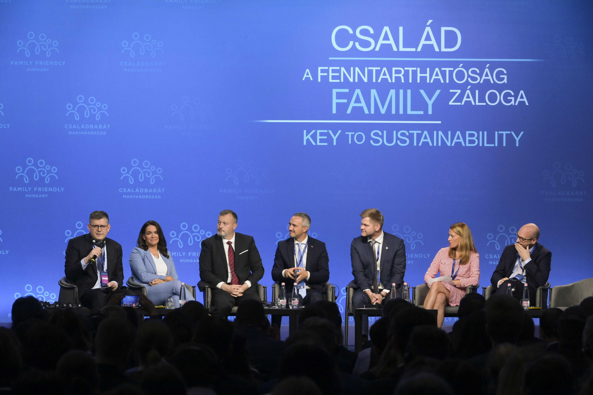 Babiš magyar jobbkeze megtanítaná a cseheket a nemzeti büszkeségre