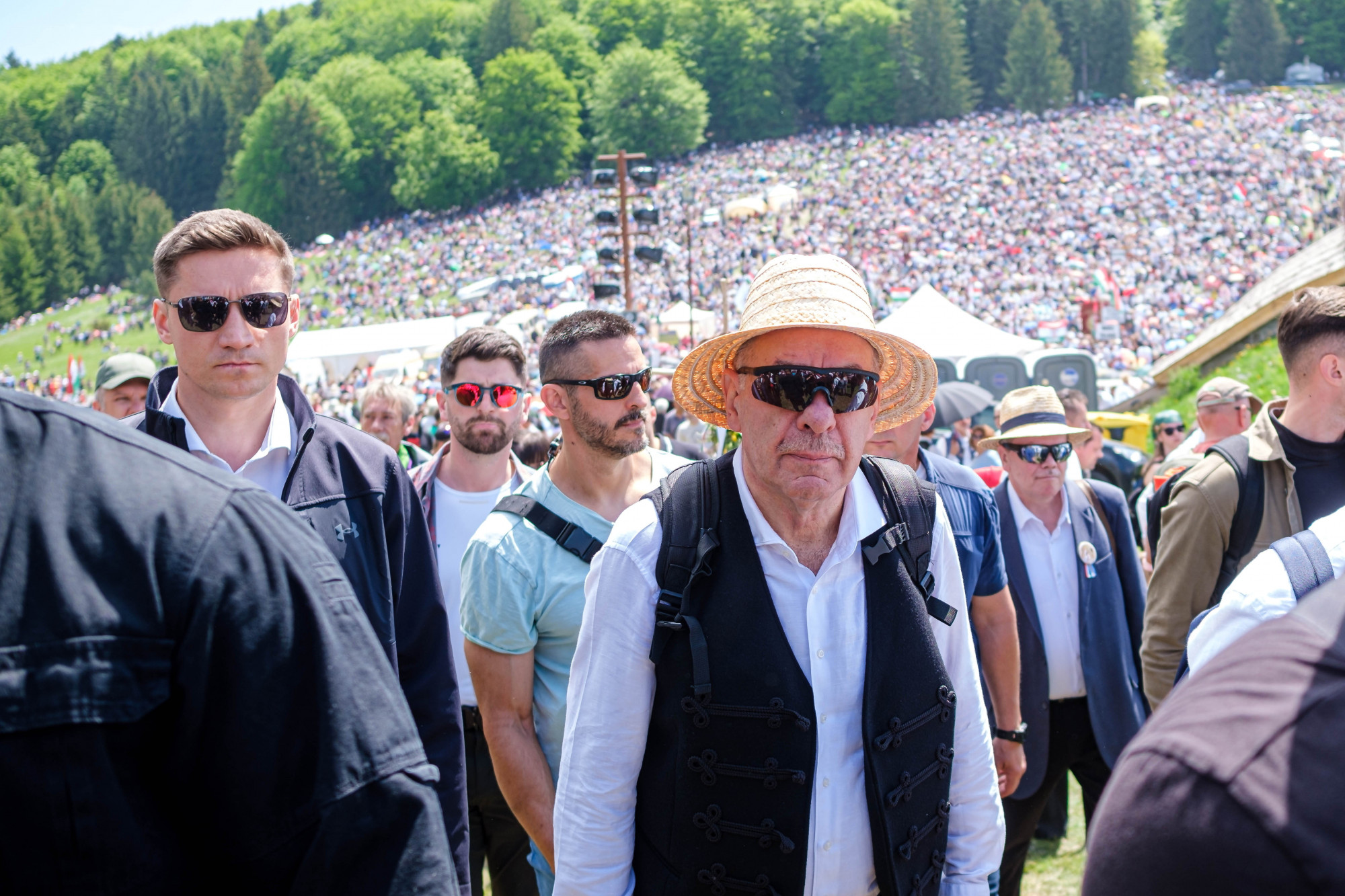 Hétvégi olvasnivalók alkotmányos válságokról, pofonokról, rakpartól, botfarmokról és füstbe borult Moszkváról