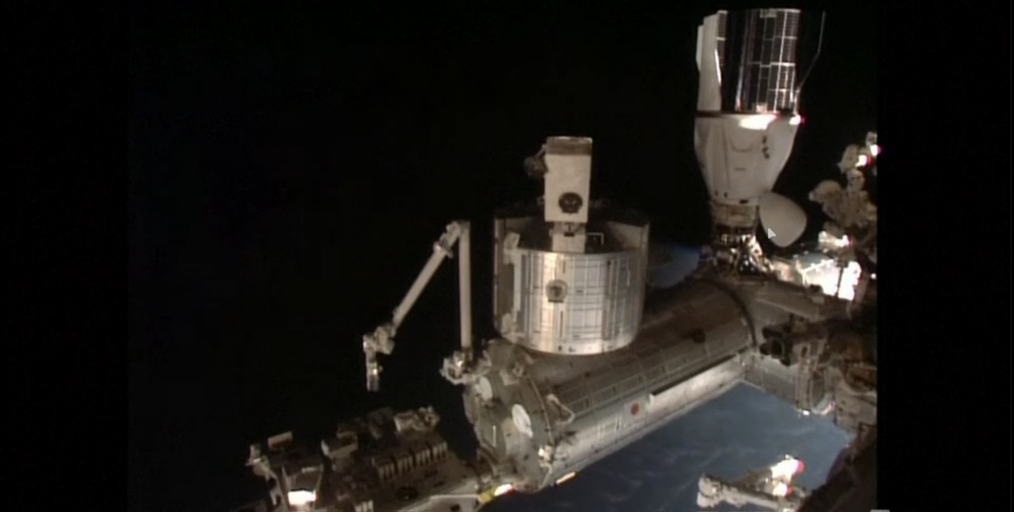 Felkészültek a NASA űrhajósai a Nemzetközi Űrállomás elhagyására, miközben az oroszok szivárgó moduljukat javították
