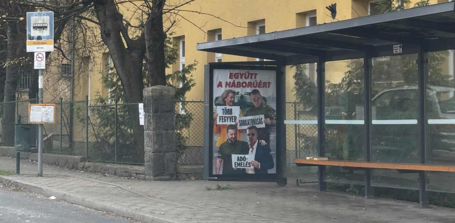 10+1 év plakáthisztéria Rogán Antal és Balásy Gyula Magyarországán