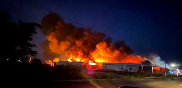 Hatalmas tűz pusztít Nyírbátorban, 600 méteres sug