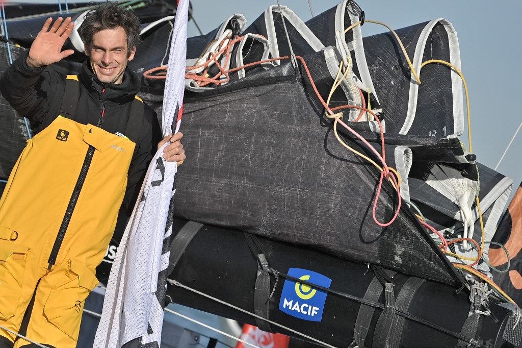 42 évesen meghalt az előző Vendée Globe-ot rekorddal, eltitkolt ráktól szenvedve megnyerő Charlie Dalin vitorlázó