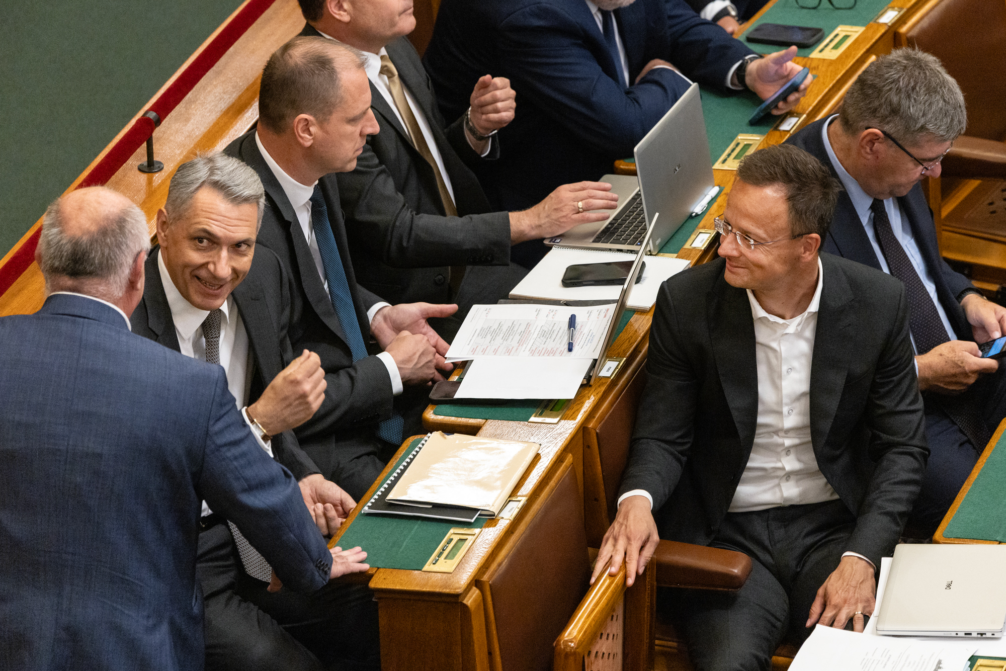 A Fidesz–KDNP-frakció fele kereshet majd munkát a ciklus végén a kormány alkotmánymódosítása miatt