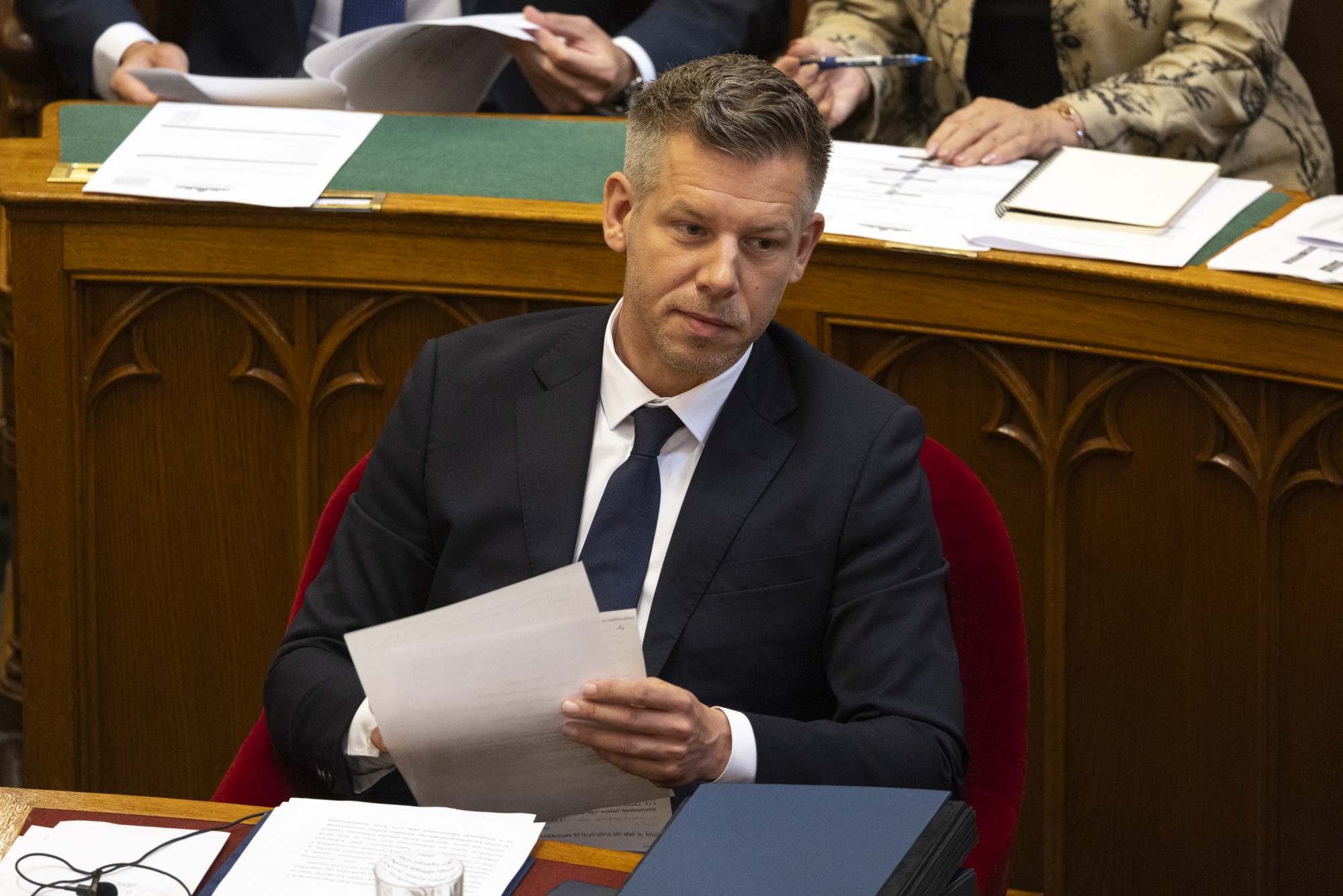 Rendkívüli ülésen tárgyalja hétfőn az Országgyűlés Seszták, Hankó és Magyar mentelmi jogát