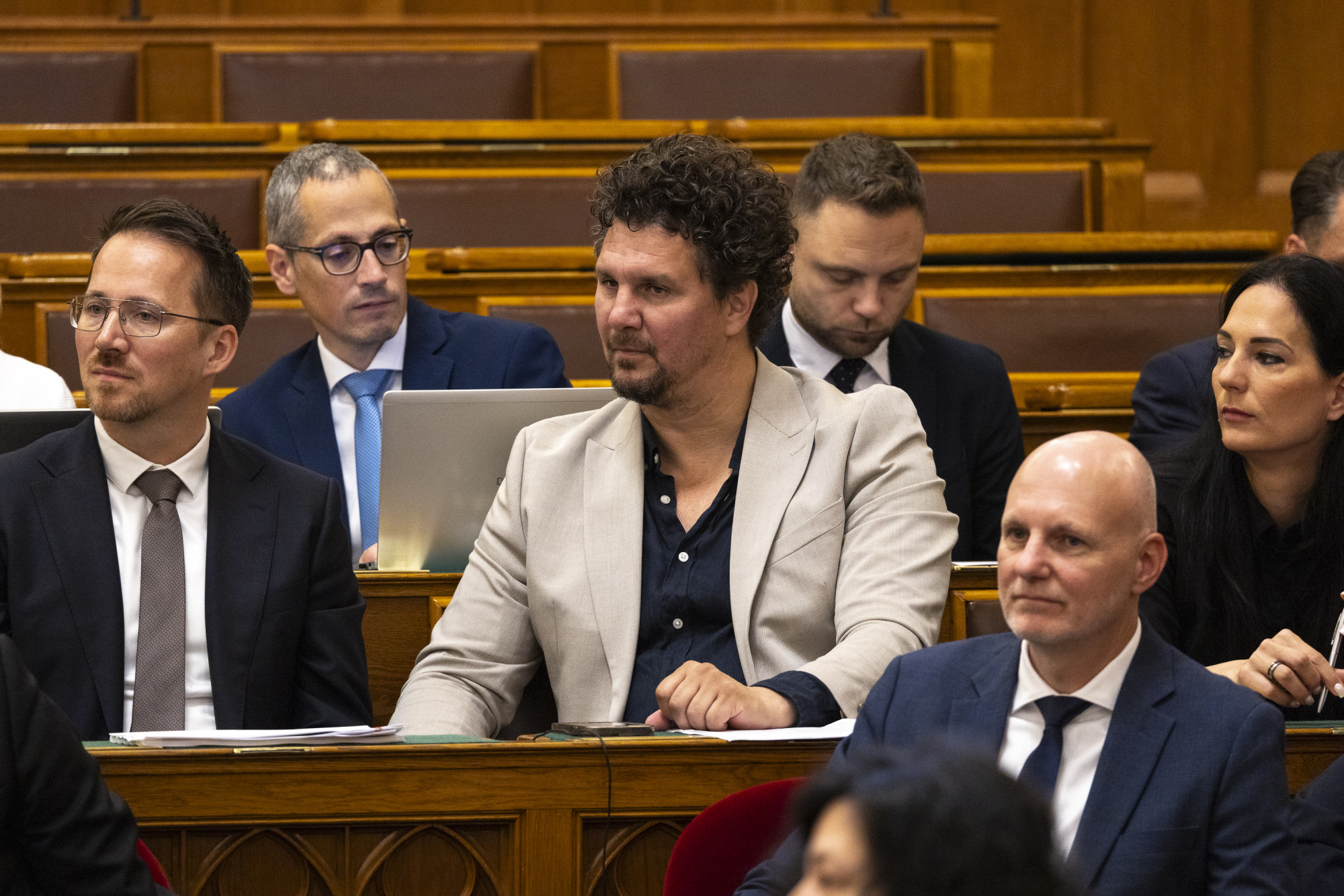 „Nehéz új korszakot nyitni azokkal, akik a lövészárkokat ásták” – üzente a művészeti akadémiás Krasznahorkai-döntés után Nagy Ervin