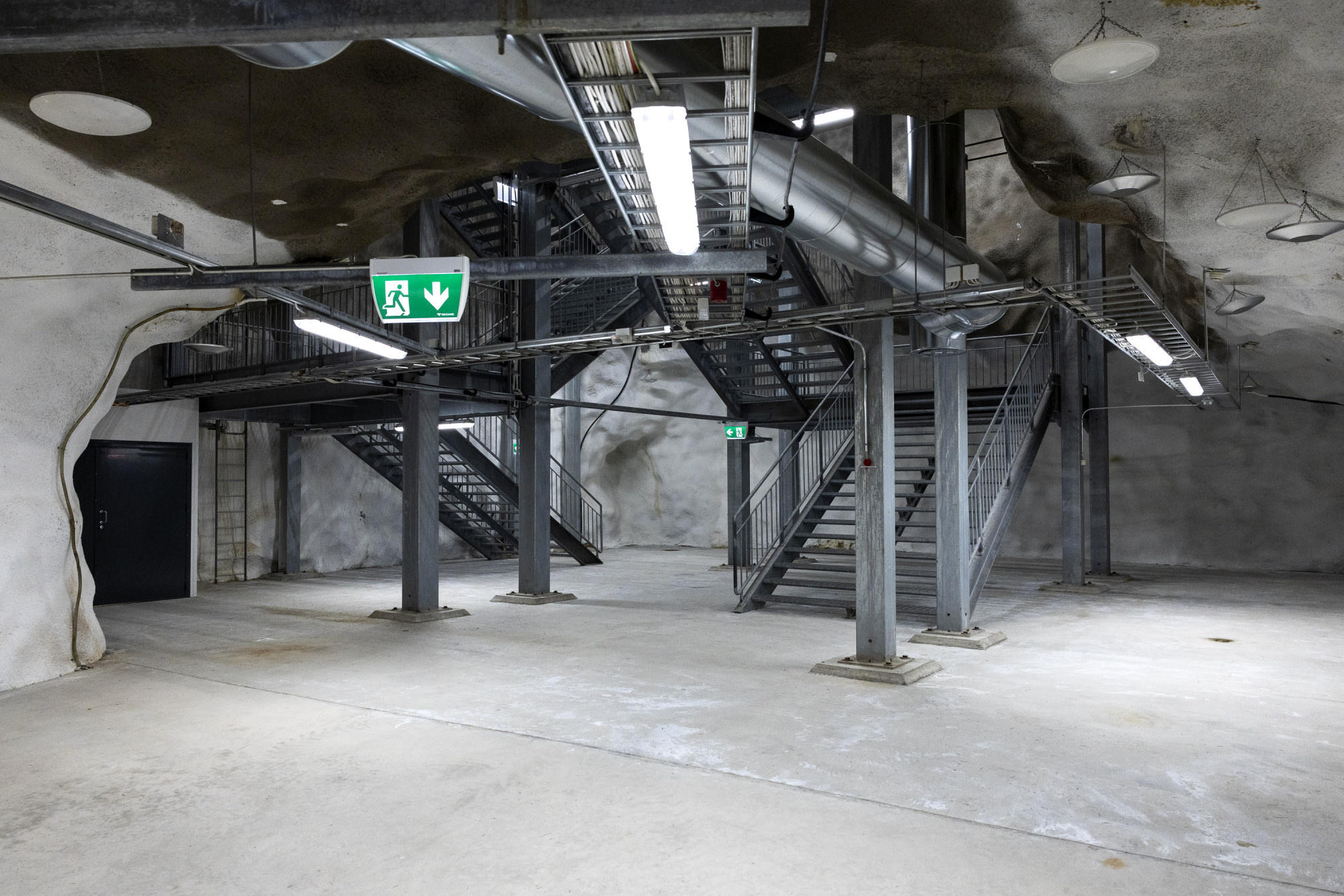 „Ha Tallinnt evakuálni kell, őket is be tudjuk fogadni” - bunkertúra Helsinkiben, ahol többen férnek be az óvóhelyekre, mint a város teljes lakossága