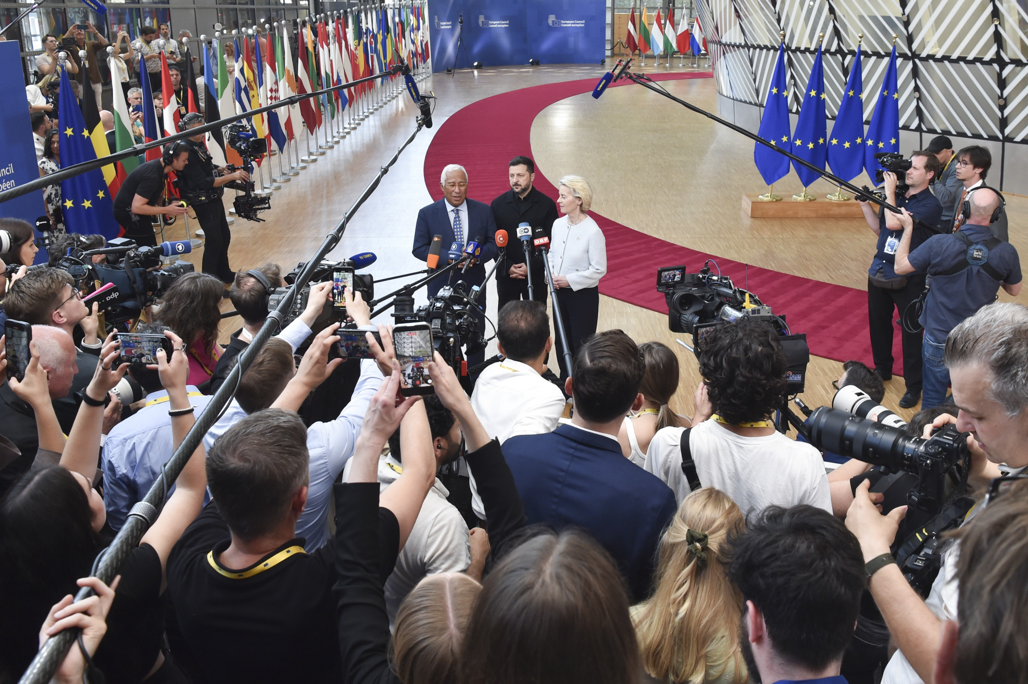 Zelenszkij az EU-csúcson további öt csatlakozási fejezet megnyitásáról is egyeztet az európai vezetőkkel