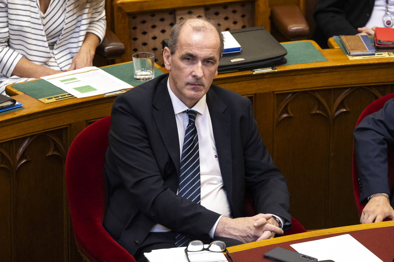Hegedűs Zsolt arra kéri a lakosságot, hogy a sürgősségi osztályokat valóban csak indokolt, halaszthatatlan esetben keressék fel