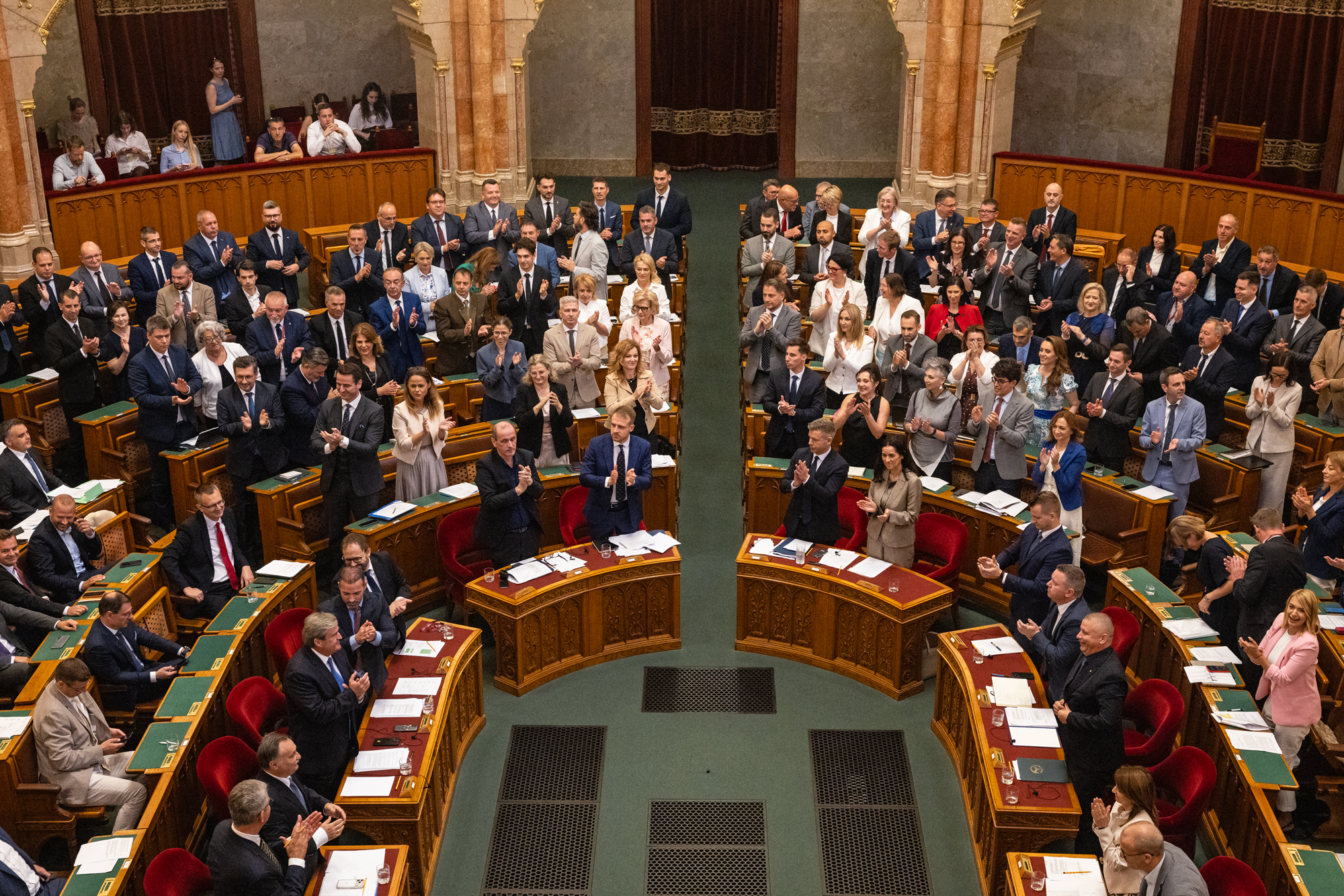 Ezen ne múljon semmi, jöhetnek az európai uniós milliárdok, Sulyok Tamás rendben alá is írta a héten elfogadott törvényt