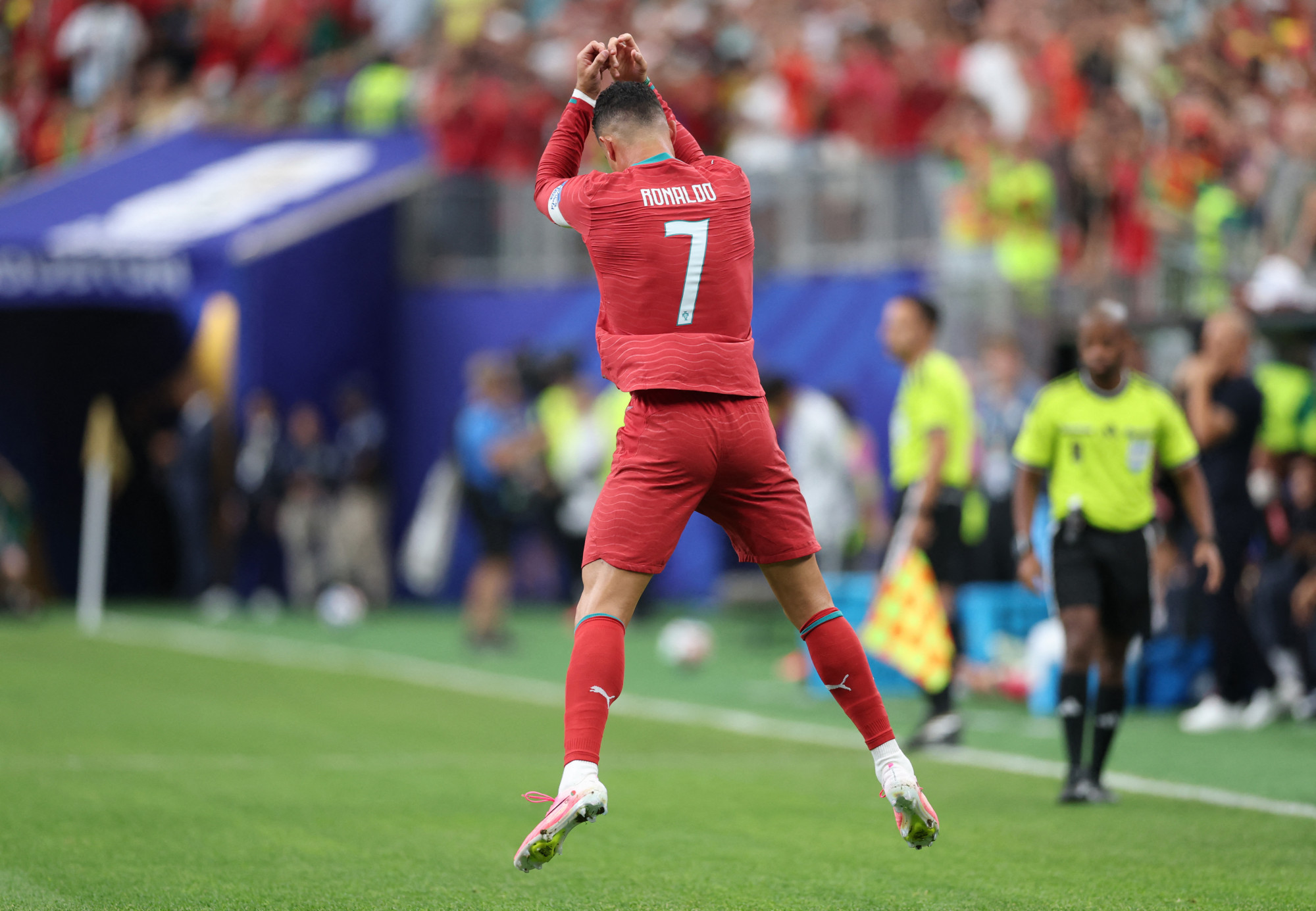 Ronaldo rekordokat döntött, Portugália kiütötte Üzbegisztánt