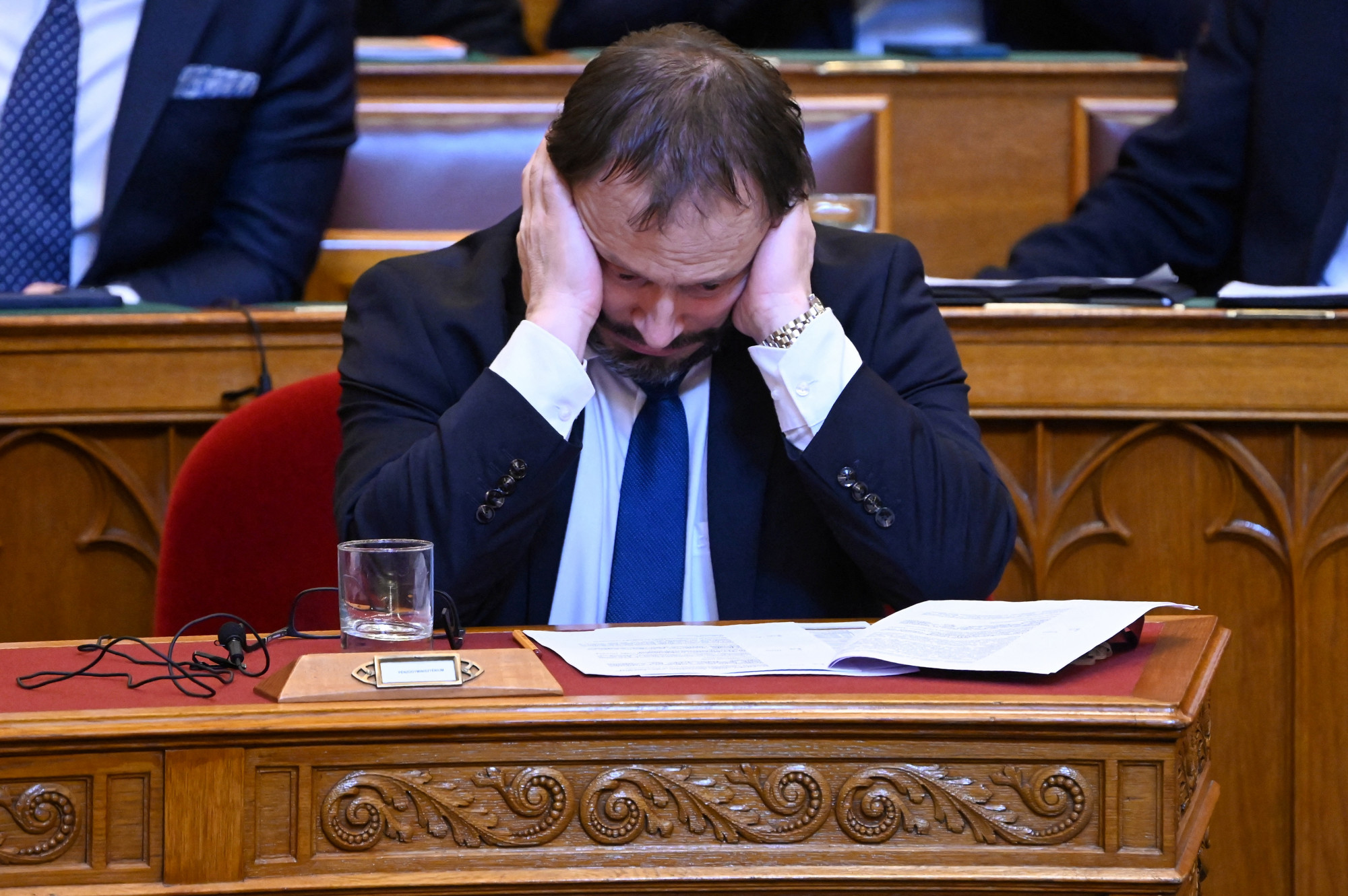Történelmien pocsék adatot közöltek Kármán Andrásék a költségvetésről
