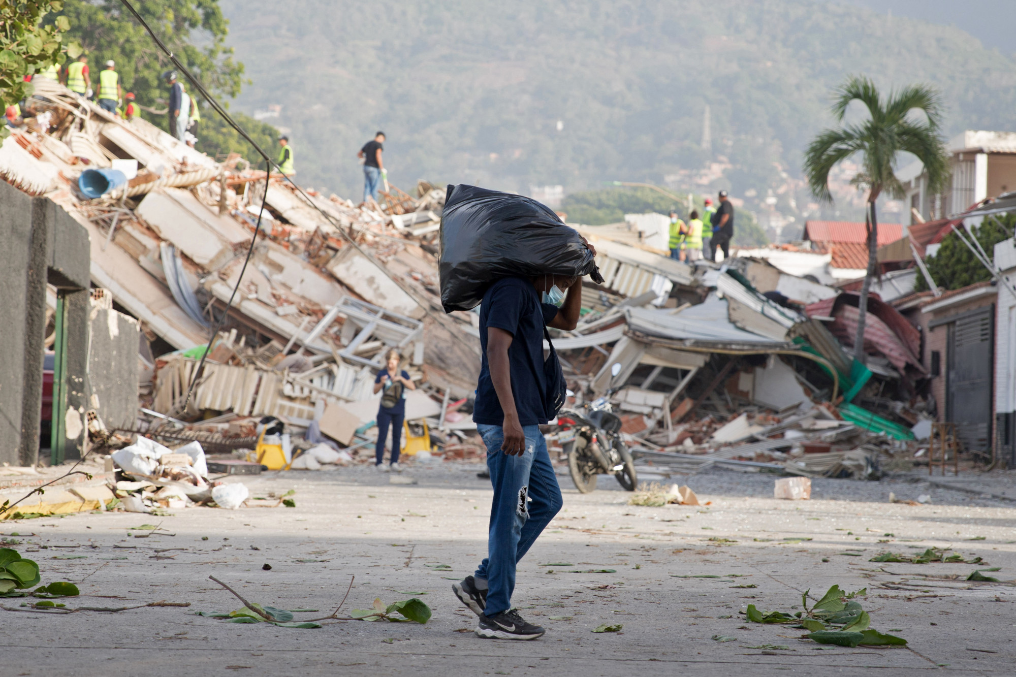 Már 1000 közelében van a venezuelai földrengés áldozatainak száma