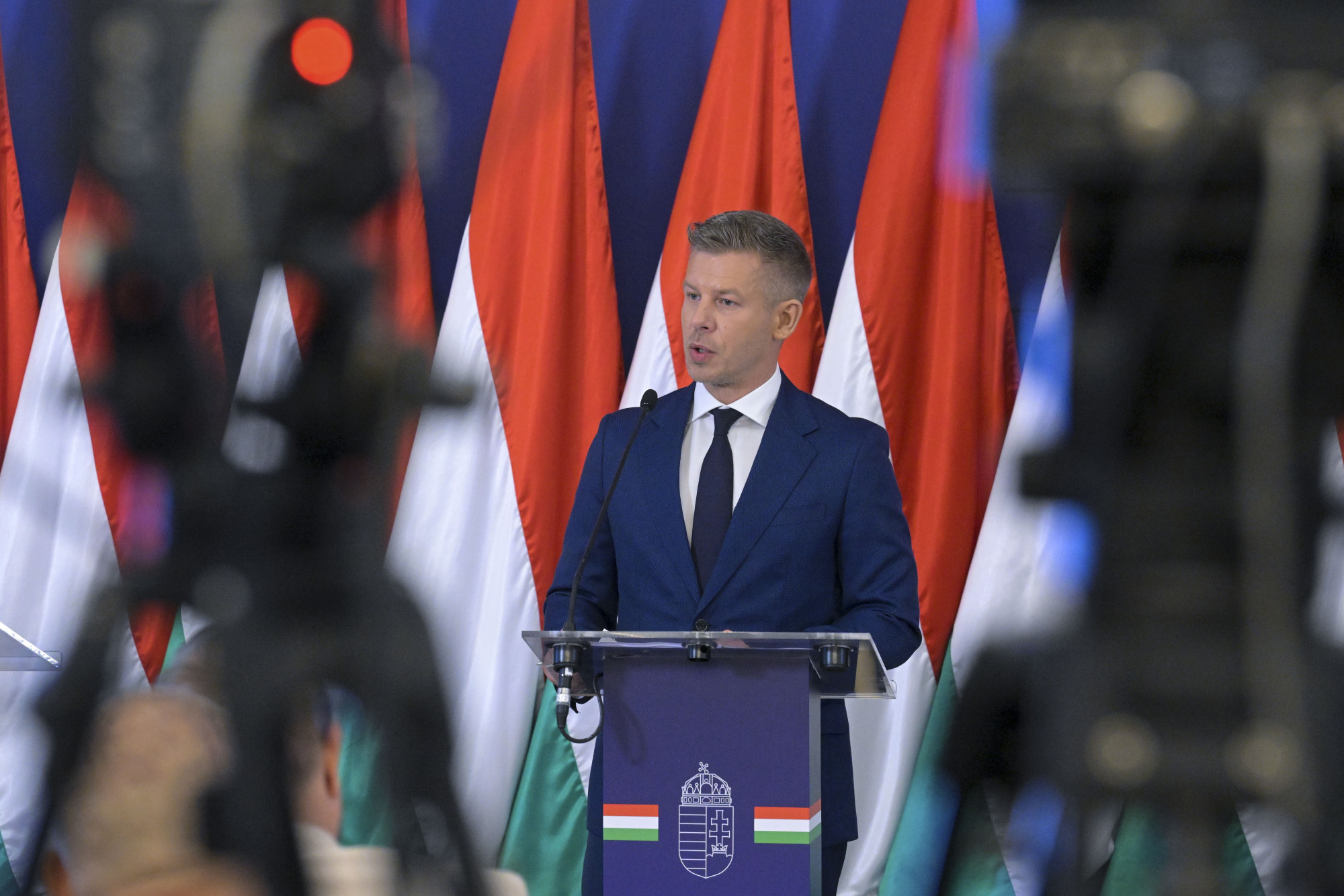 Magyar Péter: „Orbán Viktor ugyanúgy hazudott és trükközött a számokkal, ahogy azt Gyurcsány Ferenc tette”