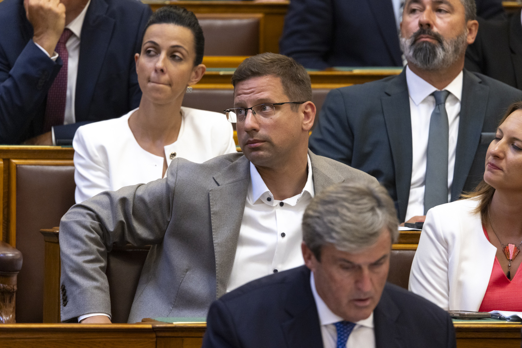 Török Gábor adott egy tippet a Fidesznek, amivel „gyorsan véget vethetne Magyar Péter látványos parlamenti szerepléseinek”